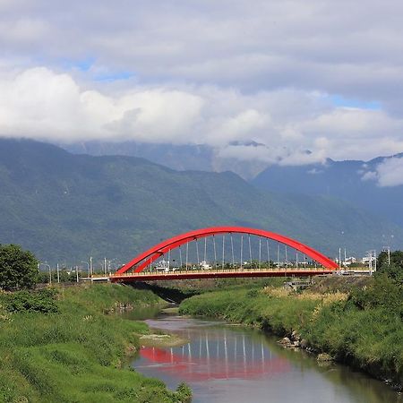 Bridge Bed And Breakfast Hualien City Exterior photo