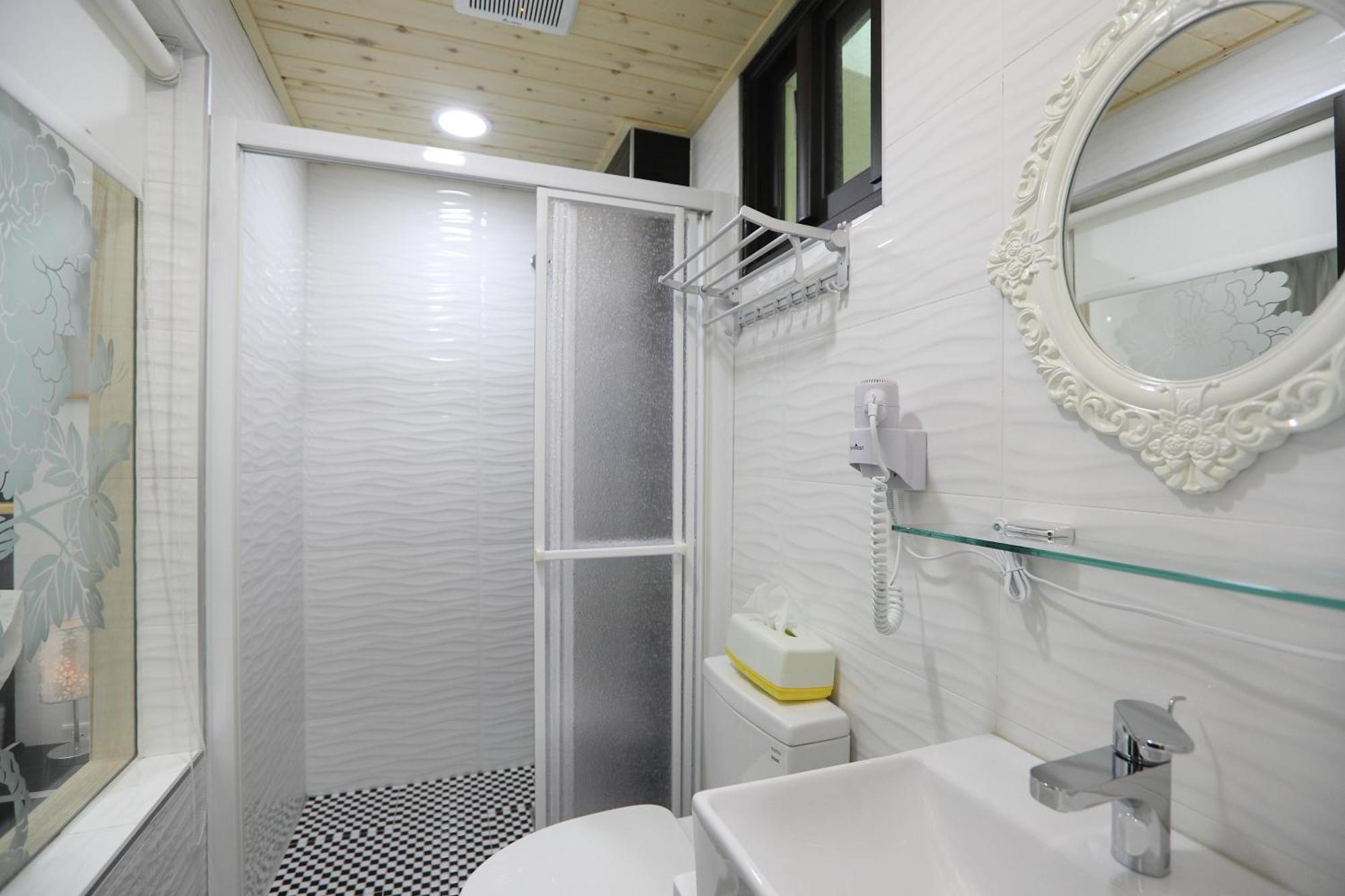 Bridge Bed And Breakfast Hualien City Room photo