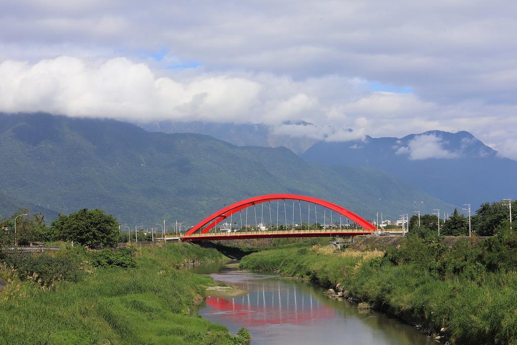 Bridge Bed And Breakfast Hualien City Exterior photo